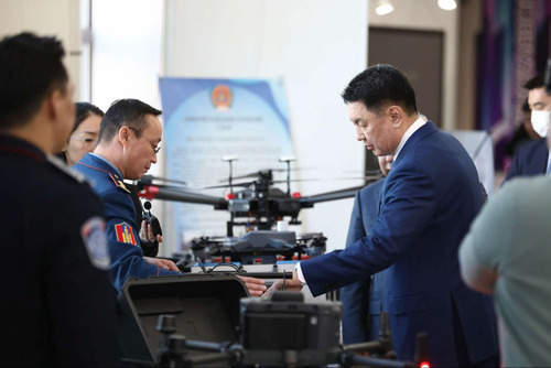 Монгол Улсын Ерөнхийлөгч У.Хүрэлсүх нисгэгчгүй нисэх хэрэгсэл жолоодлогын улсын аварга шалгаруулах тэмцээний хаалтад оролцлоо